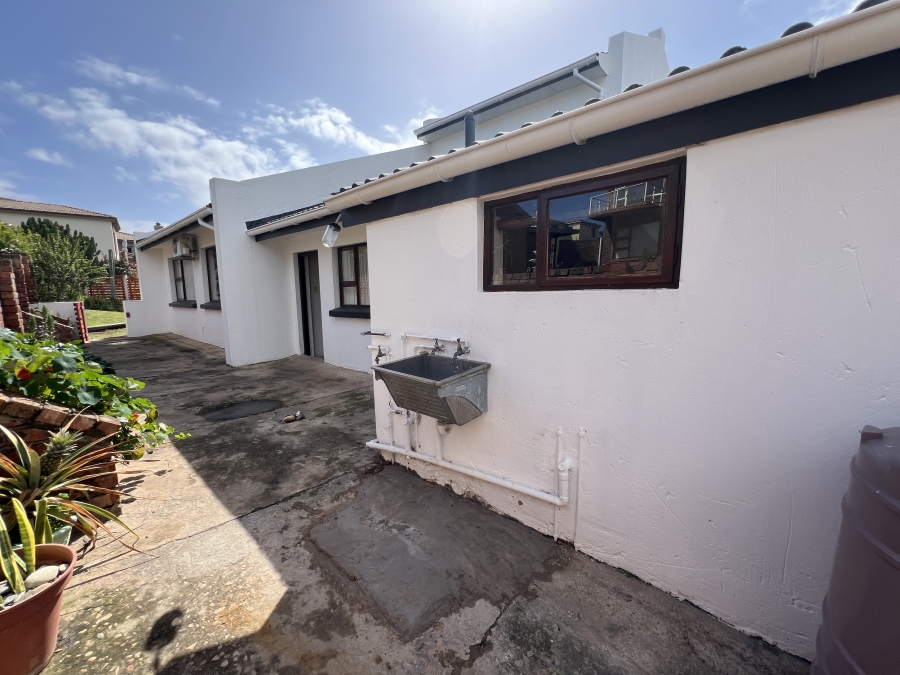 3 Bedroom Property for Sale in Wavecrest Eastern Cape